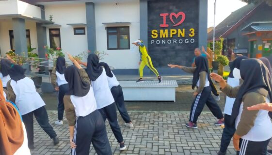 SENAM SEHAT BERSAMA KELUARGA SMP NEGERI 3 PONOROGO
